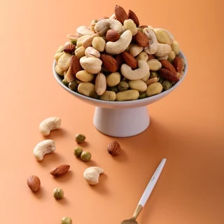 ถั่วรวม ตราเดมี่ Mixed Nuts Demy Brand รสชาติกลมกล่อม เคี้ยวเพลิน (1 ลังมี 24 ห่อ)