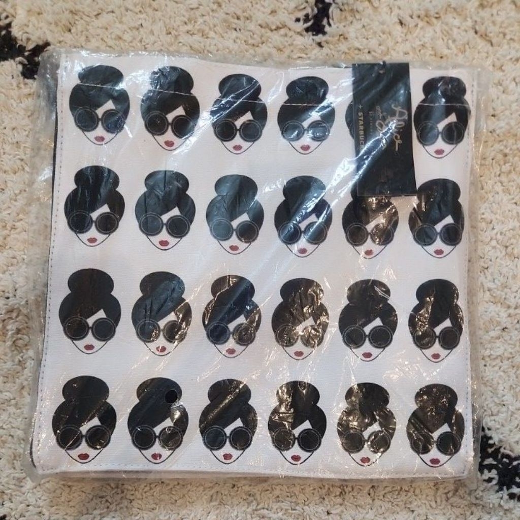 กระเป๋าผ้า starbucks x alice olivia