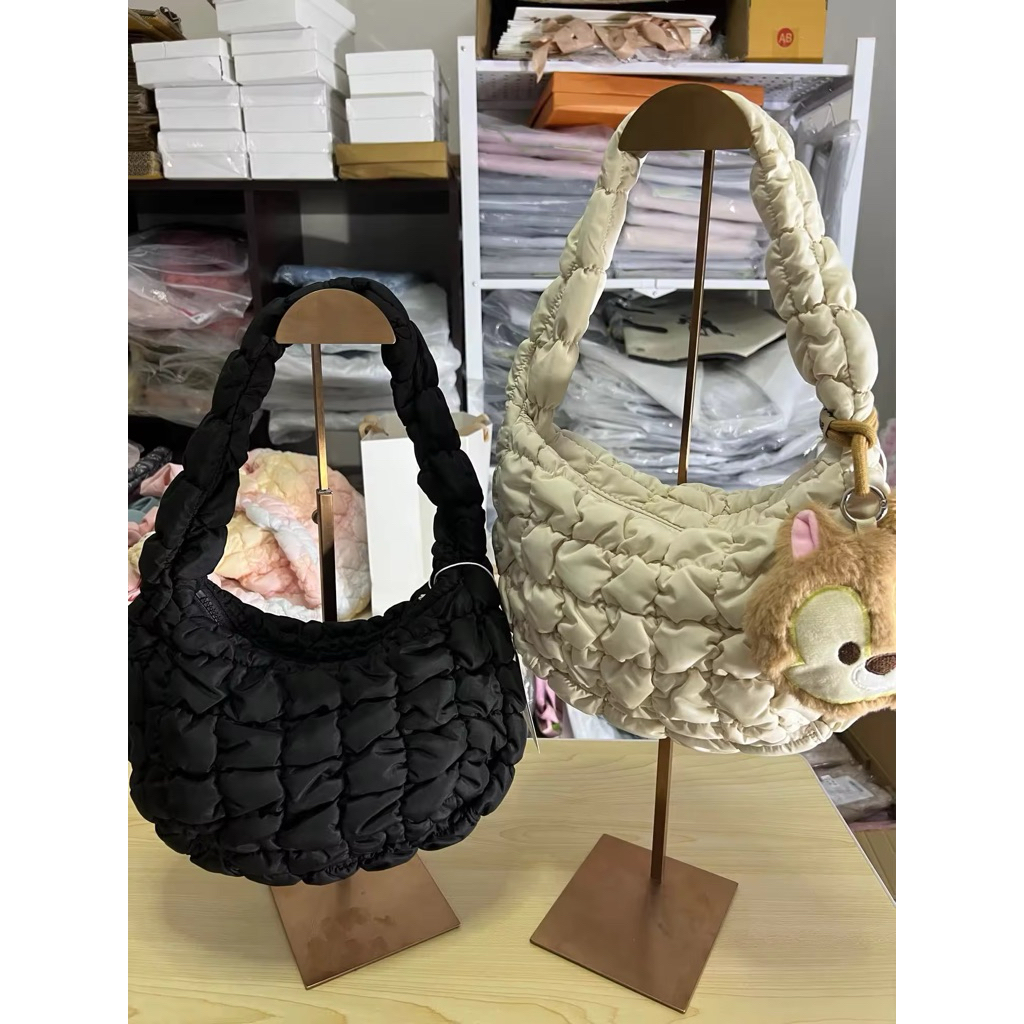 พร้อมส่ง กระเป๋า แฟชั่น QUILTED MINI BAGไซส์11นิ้ว สายยาว20นิ้ว (มีป้ายเล็ก)