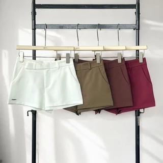 Atipashop - AERIS SHORT กางเกงขาสั้น เอวกลาง สีพื้น ดีเทล อะไหล่โลโก้เหล็ก