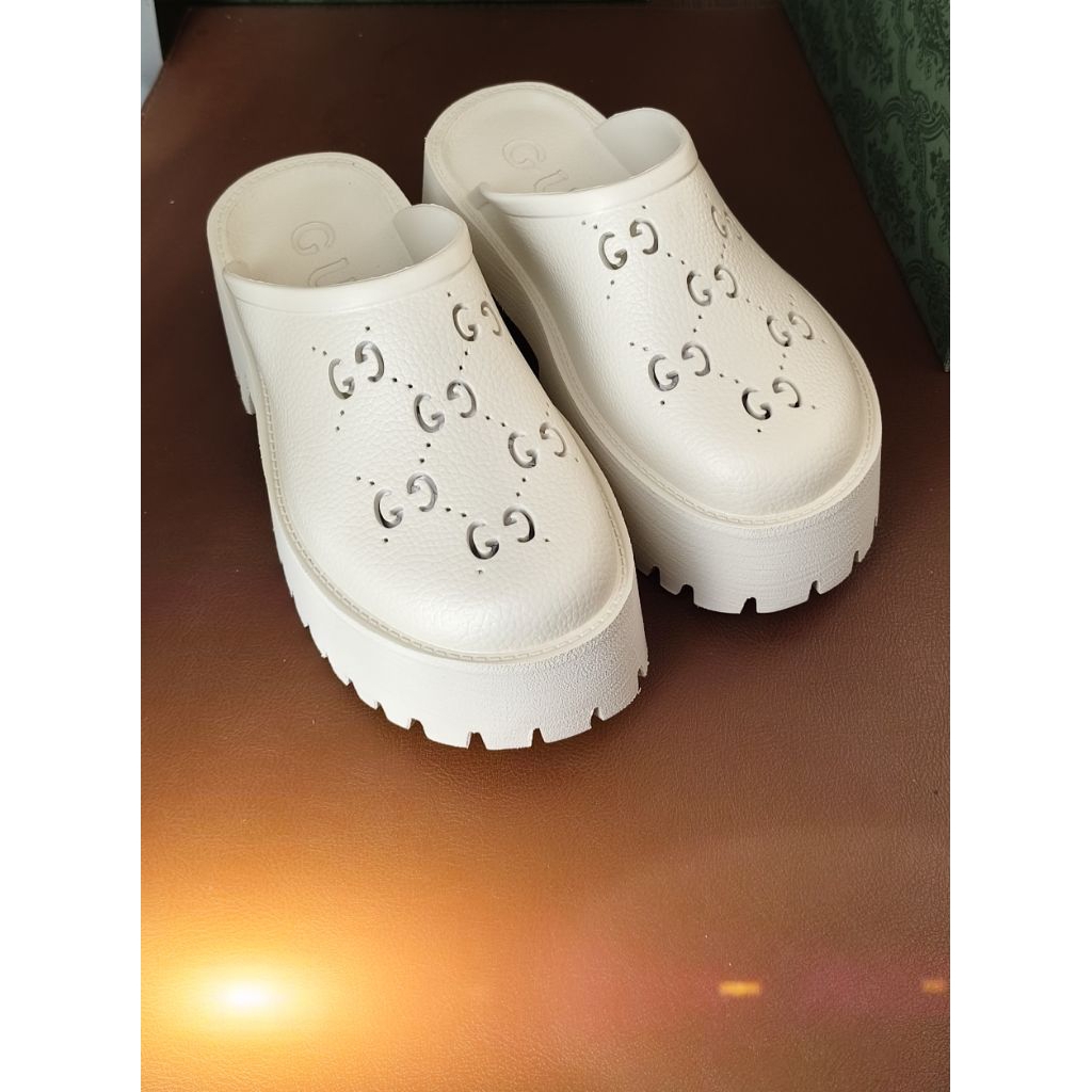 ส้นสูง5.5เซ็นเกรดไฮเอนพร้อมส่งในไทย เหมือนแท้ ได้อุปกรณครบ