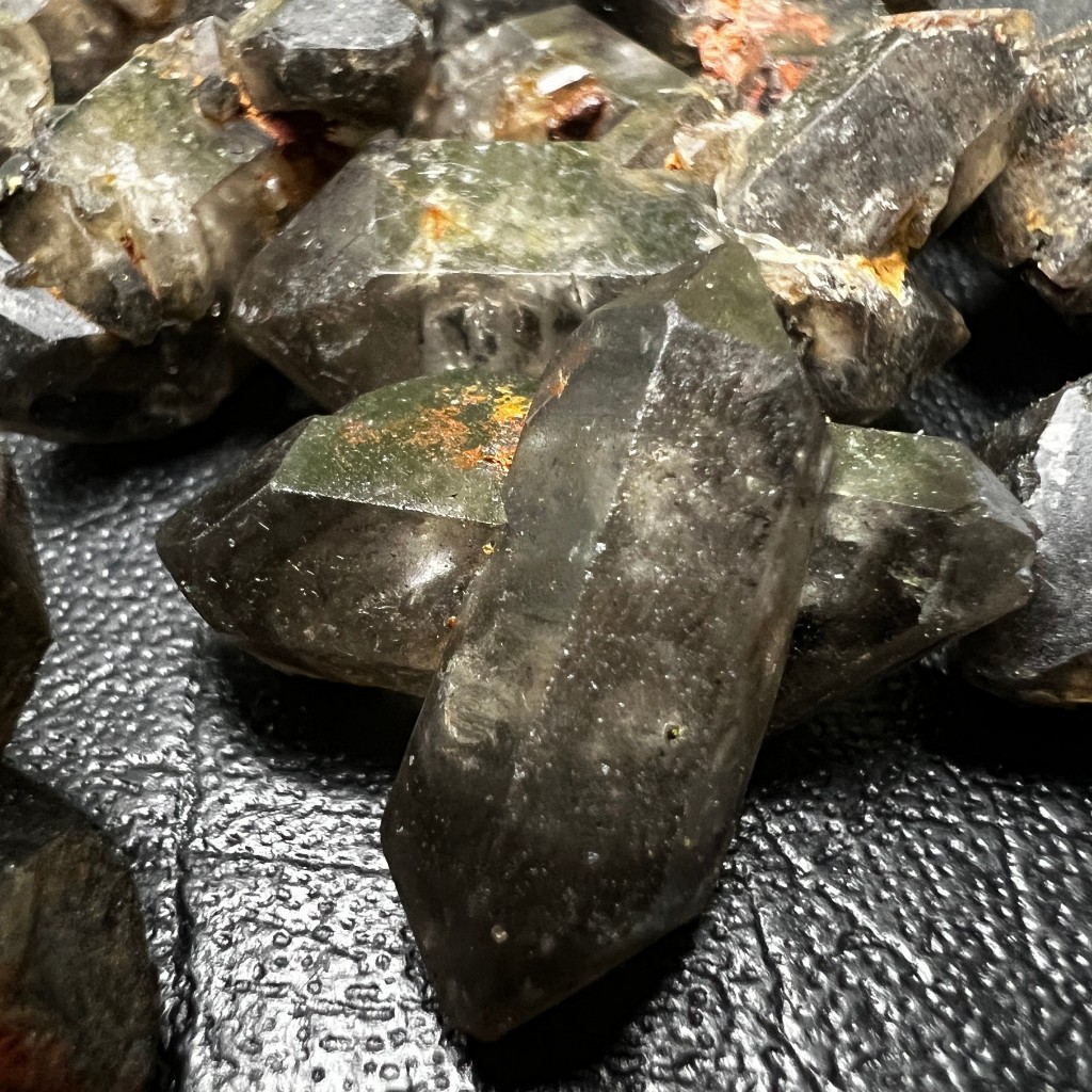 ผลึกสโม๊คกี้ควอตซ์2ปลายแบบกลุ่ม แฝด เลือกก้อนได้ ( Smoky Quartz/ Master Quartz ) ก้อนดิบจากธรรมชาติ ไม่ผ่านการเจียรไน