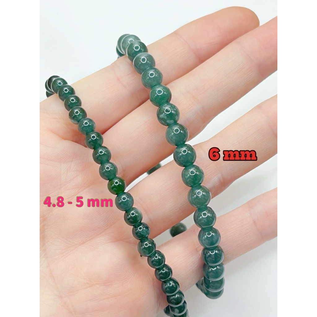 ข้อมือหยกแท้ A-Type ขนาด4-6 มิล สีเขียวลายธรรมชาติ ผิวหยกมีความวาวสวย ใส่เสริมดวงเพิ่มความมั่งคั่งร่ำรวย อายุยืน