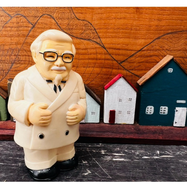 งานเก๊าเก่ามีรอยตามภาพ ผู้พัน KFC เป็นออมสิน น่าสะสม