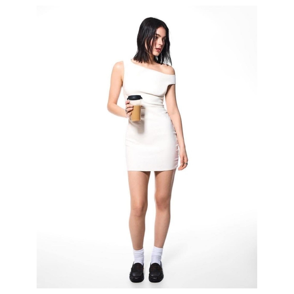 Bershka​ เดรสปาดบ่า​ ผ้ายืดผสมลินิน
