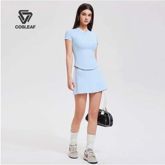 Cosleaf เสื้อออกกำลังกายแขนสั้น ดีไซน์กระดุมครึ่งตัวเข้ารูป กระโปรงทรงตรงมีซับในตัวผ้าเย็เบาสบายไปเที่ยวค่าเฟ่ได้ทุกลุค