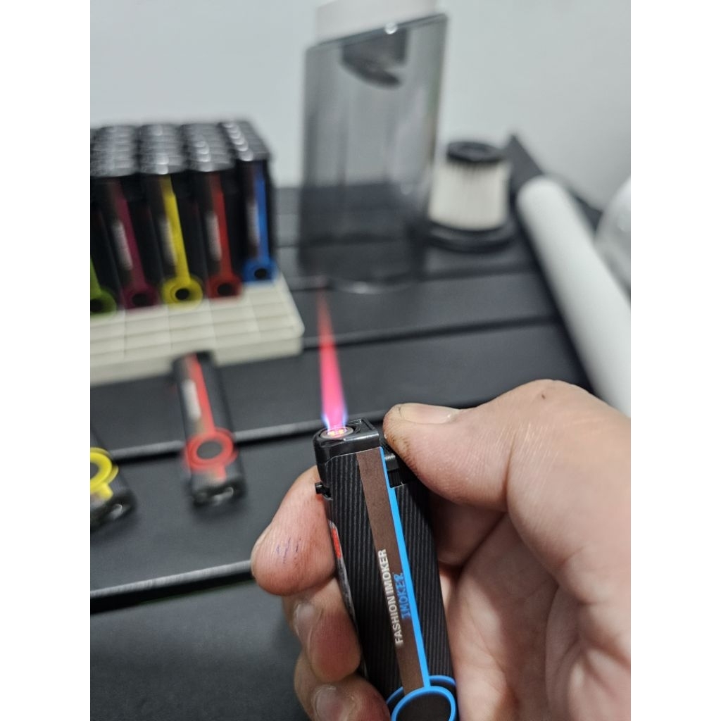 ไฟแช็คแรงสูงไฟฟู่สีแดงเติมแกสได้ ปรับไฟได้ส่งจากไทยคละสี