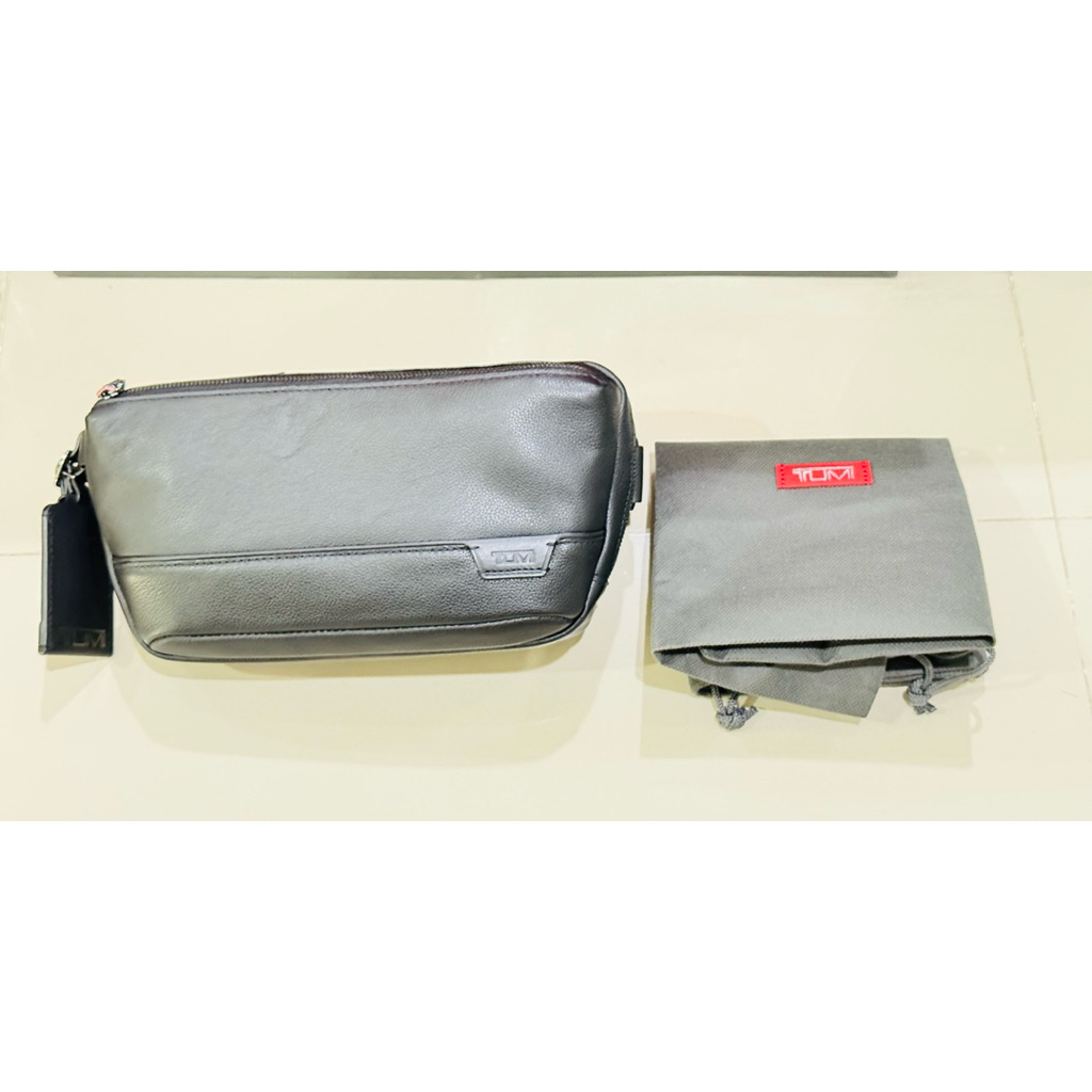 กระเป๋า Tumi Dante Utility Pouch สีดำ มือสองของแท้ทำจากหนังแท้ 100%