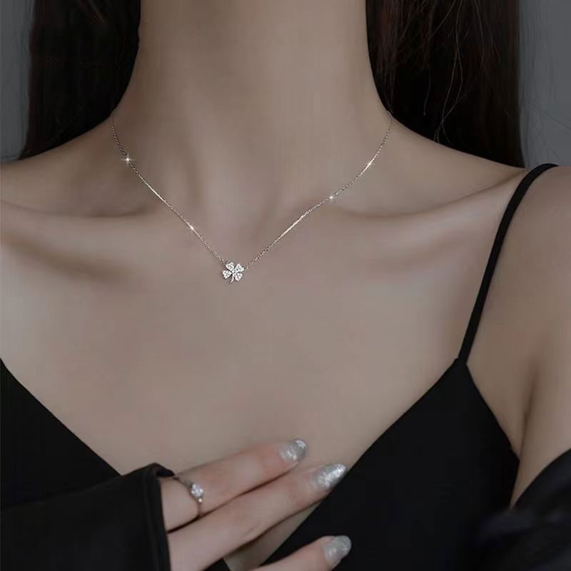 CODส่งเร็ว⚡สร้อยคอจี้โคลเวอร์สี่ใบ 18K ชุบทอง นําโชค ประดับคริสตัล แฟชั่นเกาหลี ให้เป็นของขวัญ สําหรับผู้หญิง ขายส่ง