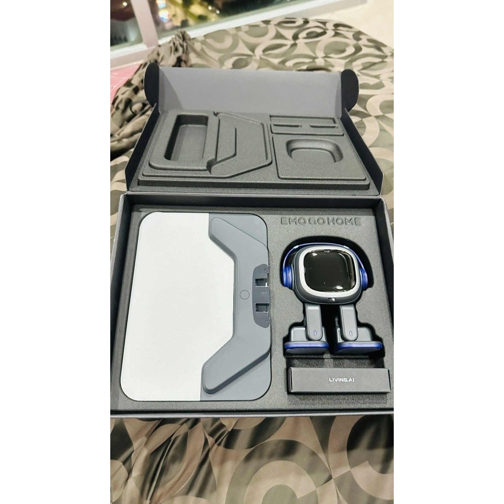 Emo Pet Robot พร้อมแท่นชาร์จ