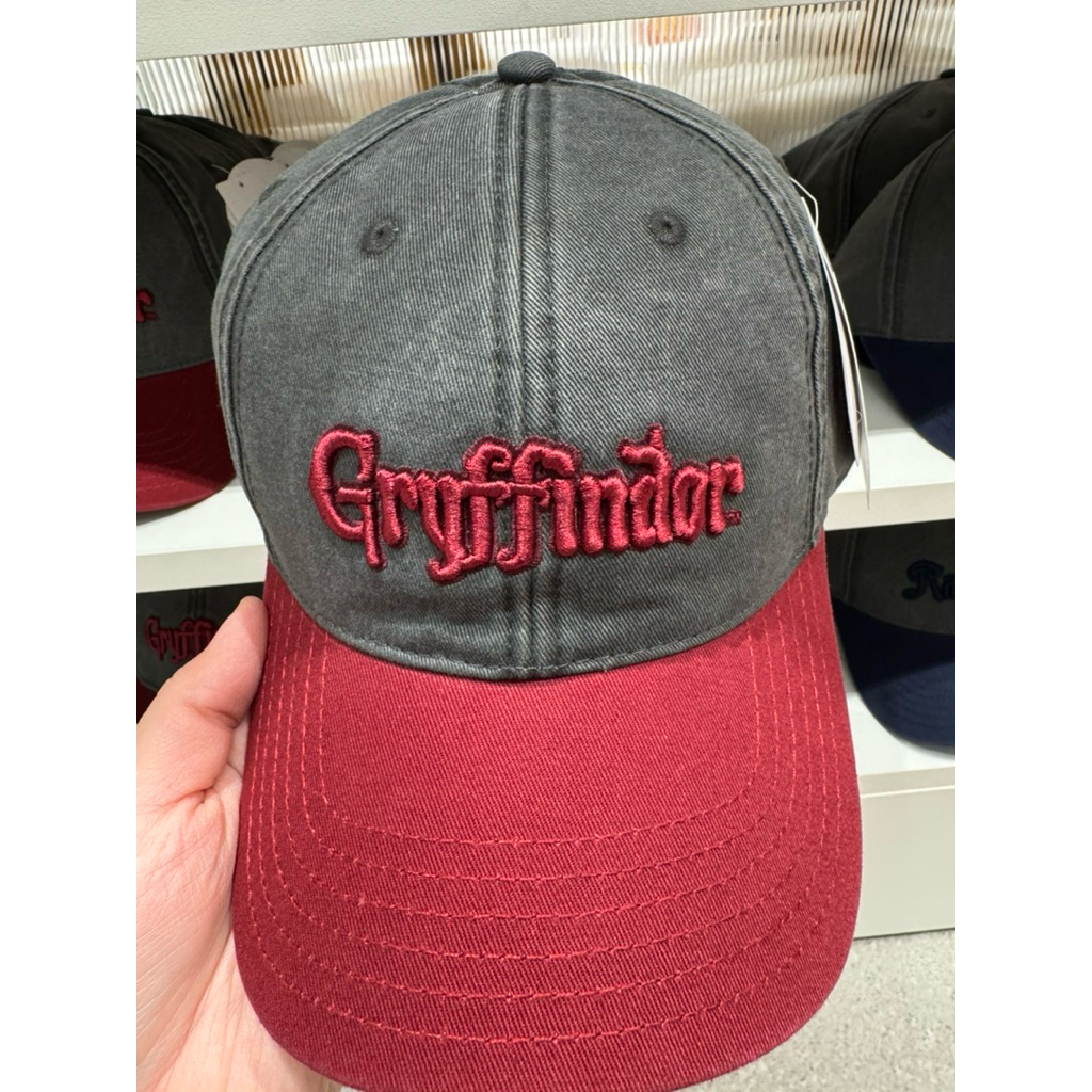 หมวกตักอักษรตราบ้าน harry potter 🧢 มีครบ 4 บ้านคะ ของแท้ขากช๊อป