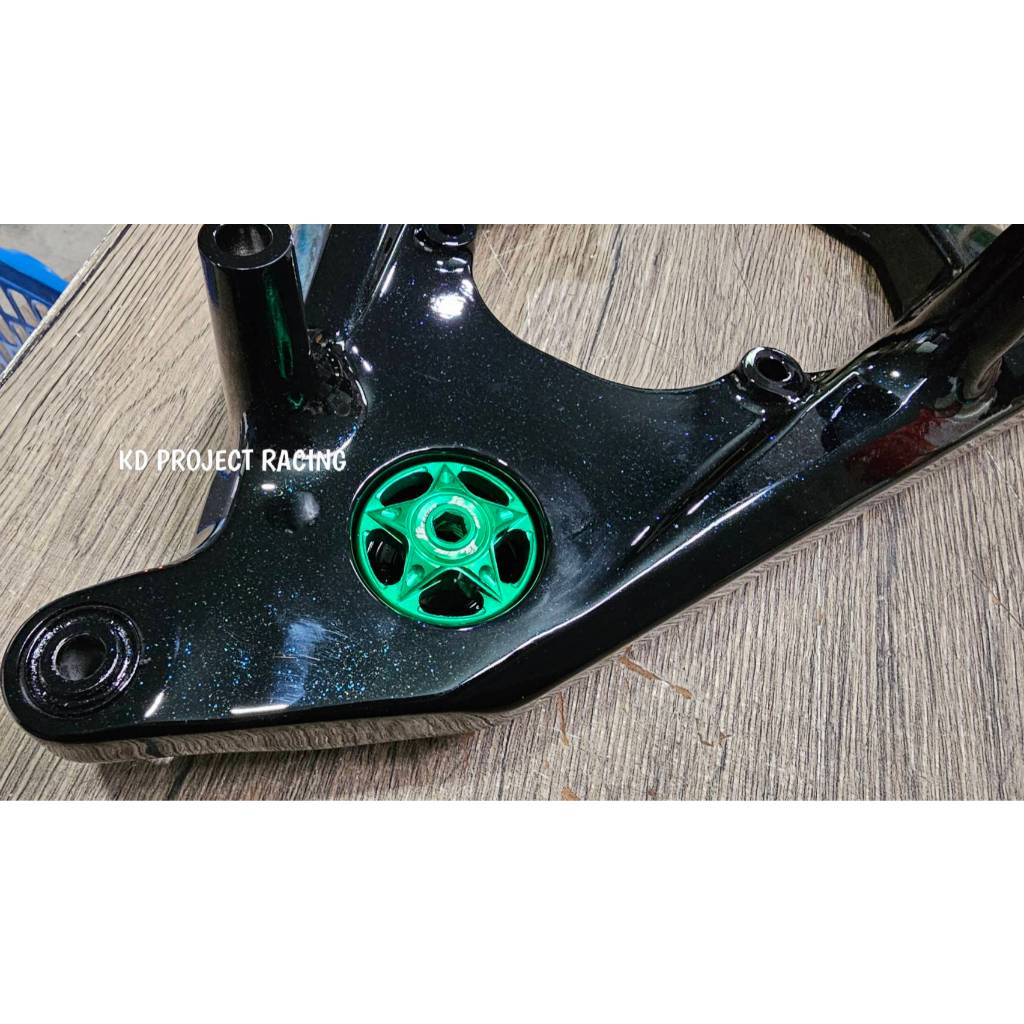 บูทปิดสวิงอาร์มหลัง สีทูโทน Js racing FORZA350 , ADV350 ราคา ถูกที่สุด ดีลบีเคเค แกลเลอรีภาพที่ 3