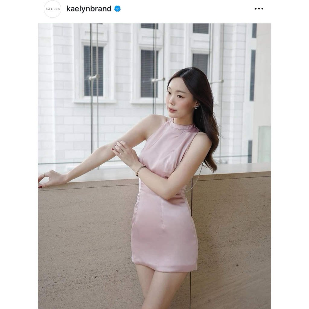 Valen dress สีชมพูจาก Karlyn Brand คะ size  M