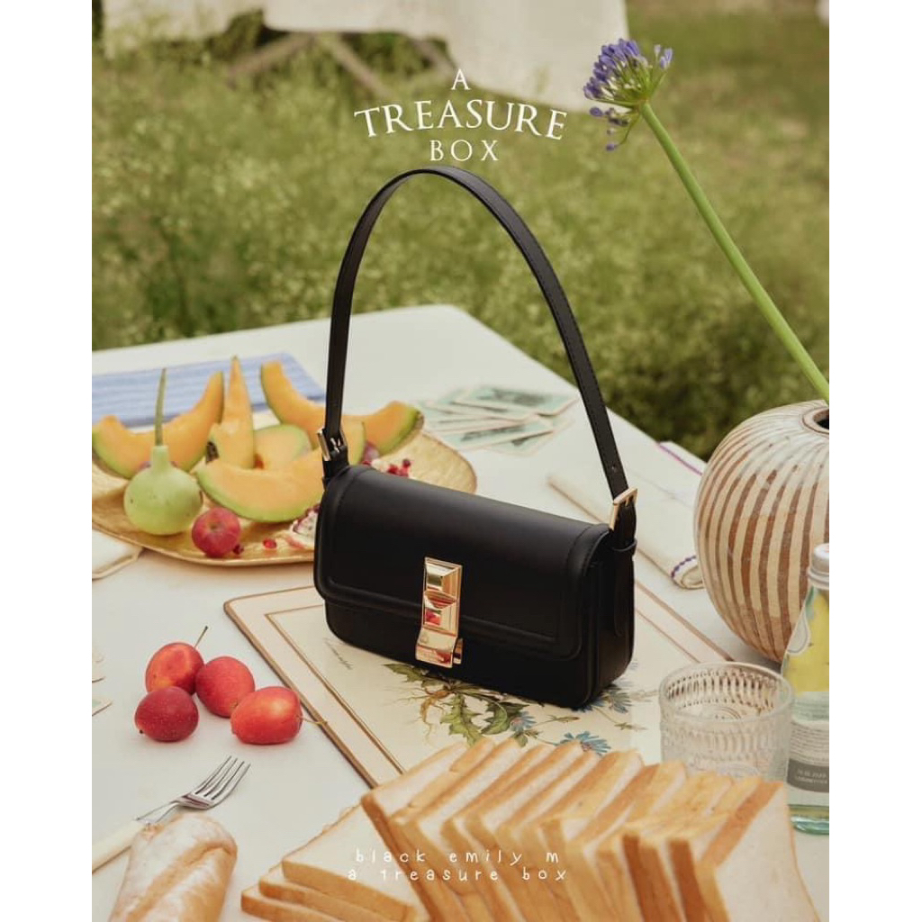 Emily S M พร้อมส่ง ✅ มีโค้ดลด20-30% 💯 แท้ จากแบรนด์ รุ่น EMILY - S M A treasure box ส่งซ้อนกล่อง ✅