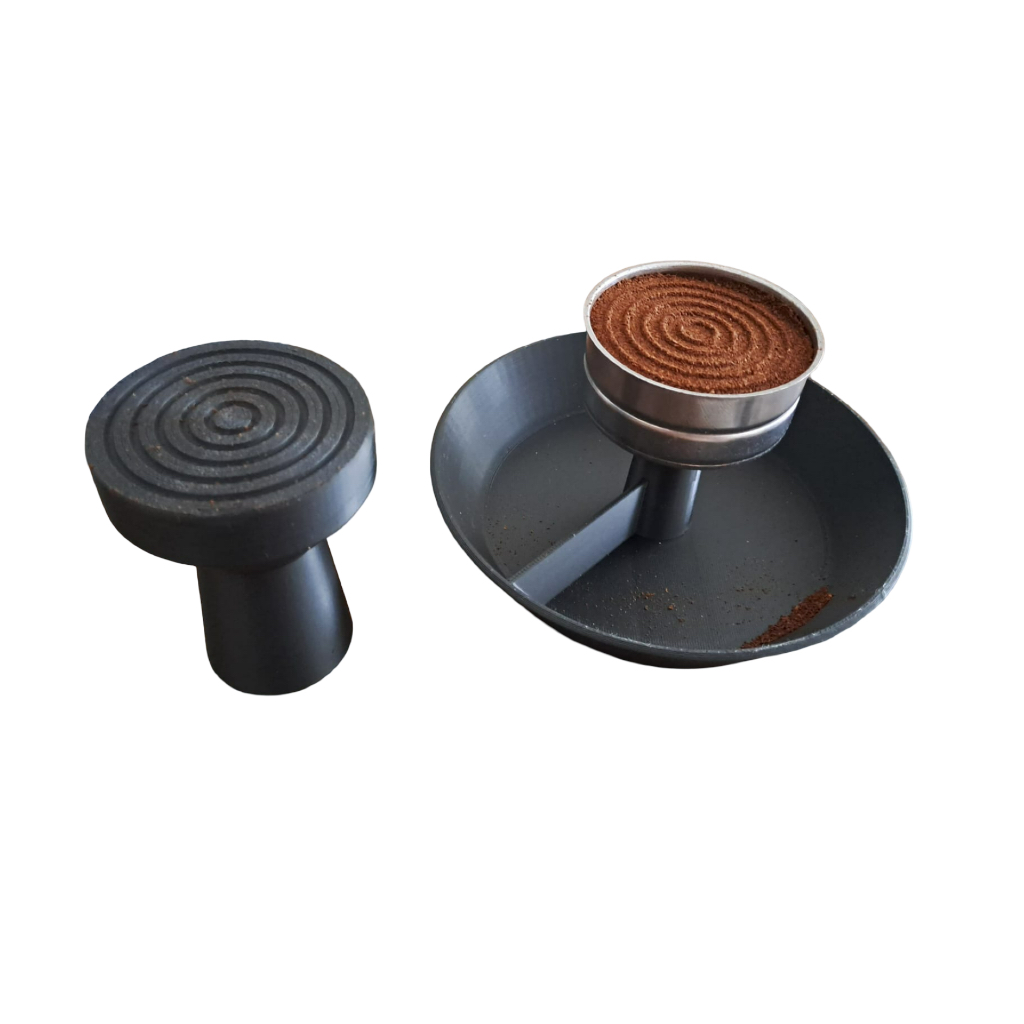 ที่วางแทมเปอร์กาแฟ พร้อมที่เก็บผงกาแฟหก สำหรับ Moka Pot / Bialetti (60 มม.)