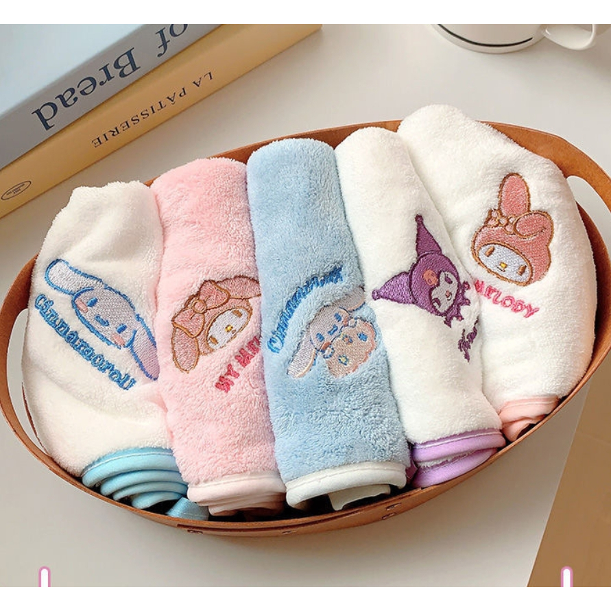 พร้อมส่ง ผ้าเช็ดมือ ลายซาริโอ้ 💦 ขนนุ่ม ซับน้ำดี เซต 5 ชิ้น คละแบบภามภาพเลยค่ะ  ขนาด 30x30cm.