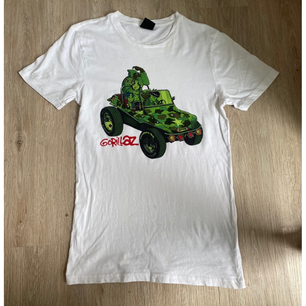 รหัส A1 เสื้อวงGorillaz Music Band T-Shirt ขนาด: อก32-33นิ้ว ยาว 28นิ้ว ตำหนิ: เปื้อนตรงคอ ราคา: 350