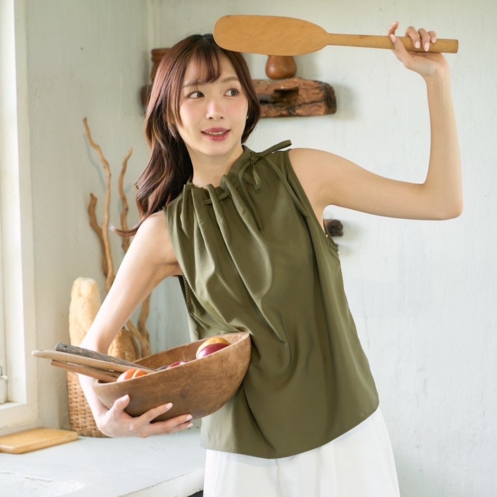 Hine sleeveless top by MAMIL