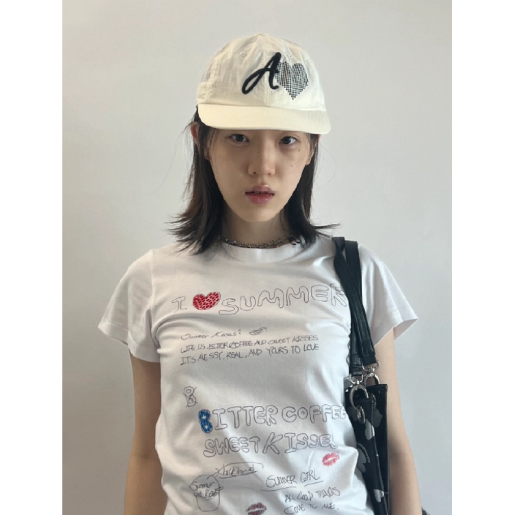 Pre-order the museum visitor_ DOODLE EMBROIDERED T-SHIRT