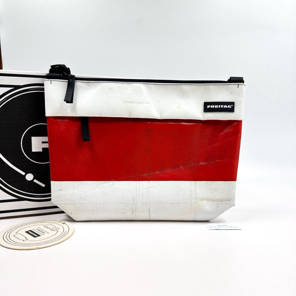 Freitag Lou ผ้าขาวแดง⚪️🔴