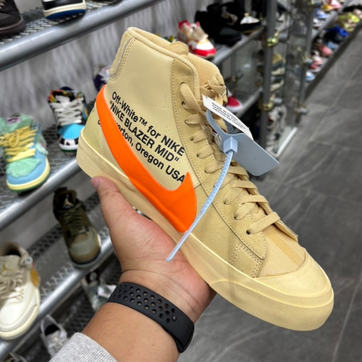NIKE BLAZER MID OFF-WHITE