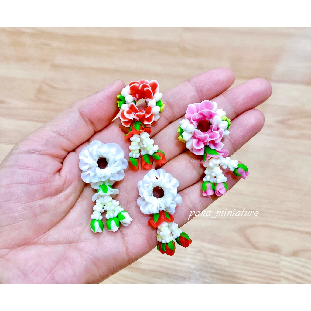 พวงมาลัยจิ๋วมาก งานสวย งานละเอียด ขนาด 4-4.5 cm. ราคา/ชิ้น