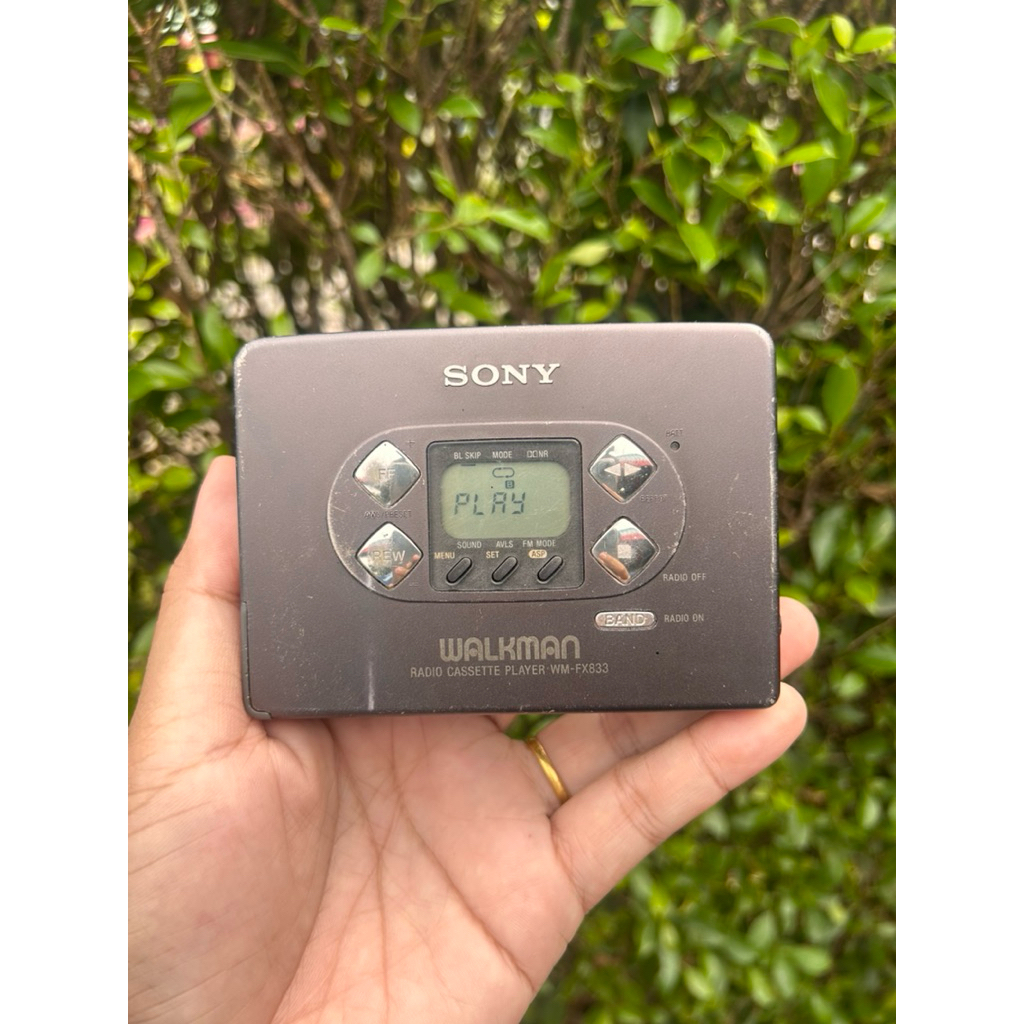 เครื่องเล่นเทป sony walkman wm-fx833 เล่นได้ปกติ เทป-fm เสียงชัด ตำหนิปุ่มเปิดฝาเทปไม่มี ตีเป็นอะไหล