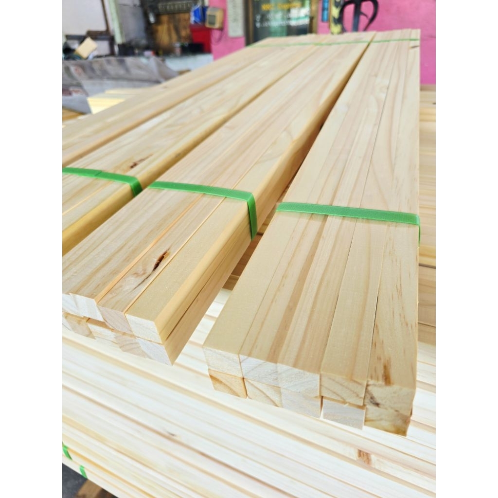 ไม้สนใหม่ ระแนง2×2ซม. ยาว 100 ซม.(10 ท่อน) ไส4ด้าน