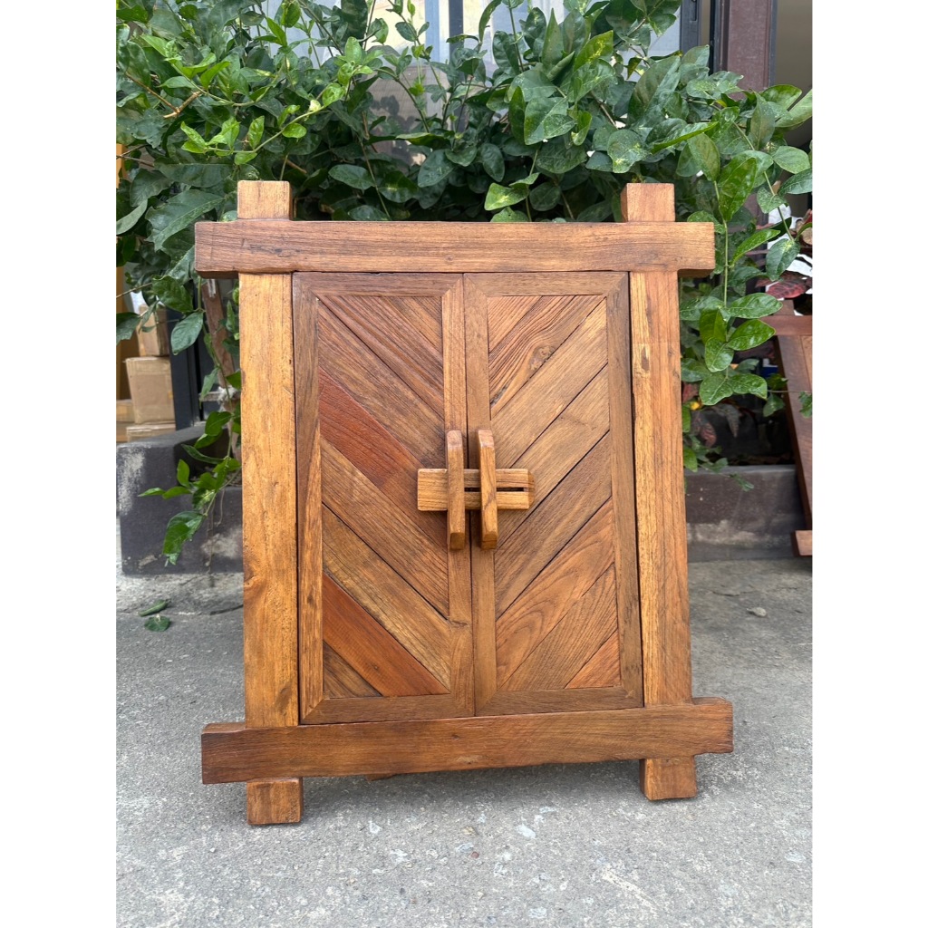 กระจก ไม้สัก กว้าง 52 cm สูง 62 cm หนา3cm  2 ลาย กระจกสเงา กระจกไม้ กรอบไม้สัก แบบโบราณ เปิดปิดบานได้ แขวนติดผนัง - รูปที่ 2