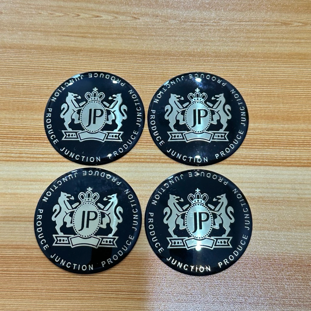 สติ๊กเกอร์ โลโก้* JP งานเรซิ่น โลโก้ฝาครอบล้อ โลโก้ติดดุมล้อ ขนาด : เส้นผ่าศูนย์กลาง 60 / 65 mm (ราคาต่อชุด มี 4 ชิ้น )