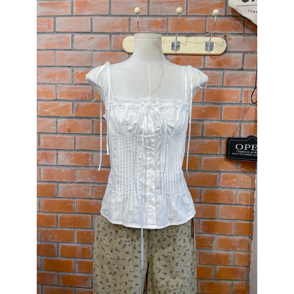 white lace ribbon top