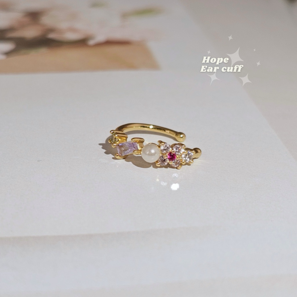 Hope pearl earcuff - Aelin.ALN ต่างหูดอกไม้ประดับมุกแบบหนีบ ต่างหูแบบเกี่ยว ไม่เจาะหูใส่ได้ ปรับขนาดได้ (1ชิ้น) #EC10-14