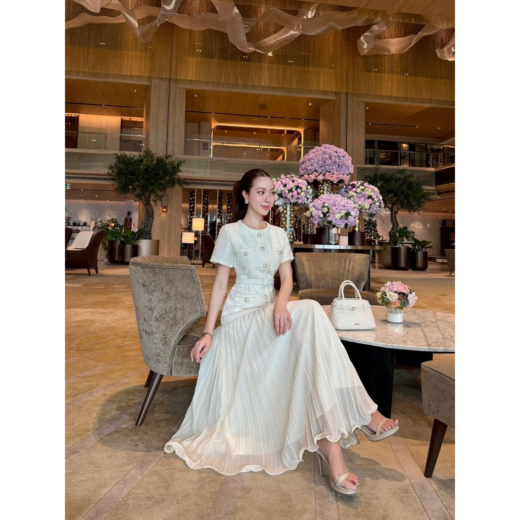 ชุด Set เสื้อ ผ้าทวิต + กระโปรงพลีท งานป้าย Jariya