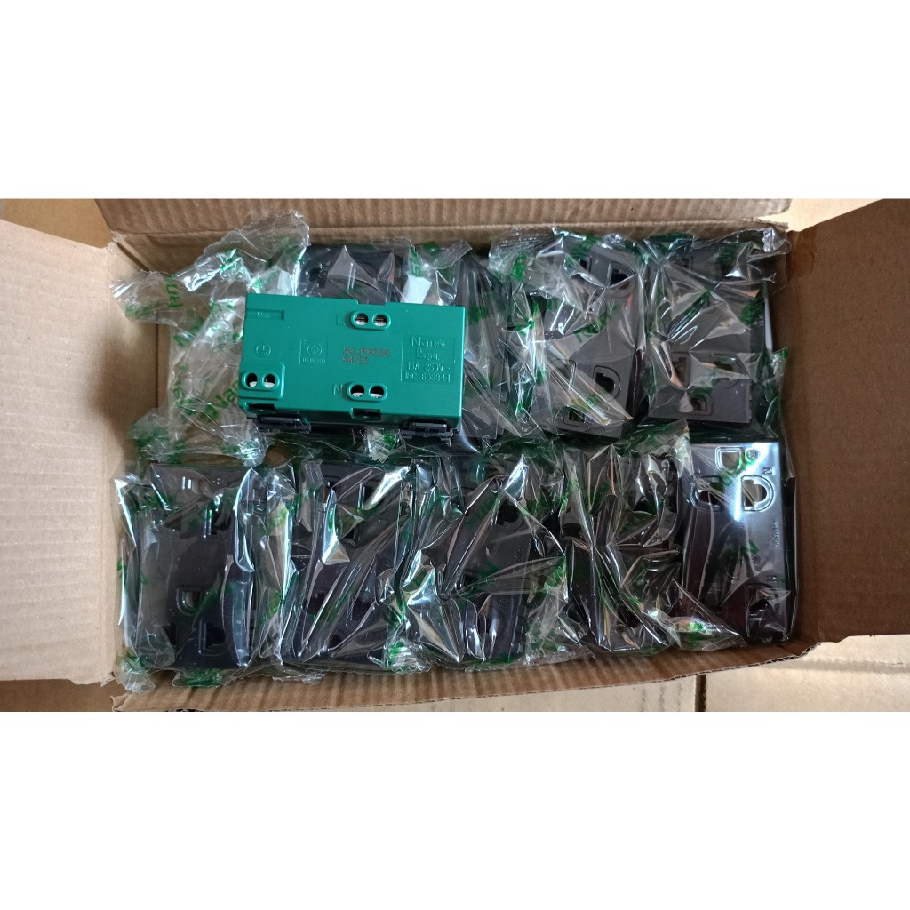 มี10ตัว(แกะจากซอง1ตัว)ขายเหมา เต้ารับ คู่มีกราวน์ NANO 16A 250V ขนาด 3 ช่อง SC-P602Bมีม่านแบบขันน็อต