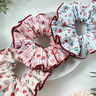 Lamoonist scrunchie • Cherries, bows, and berries