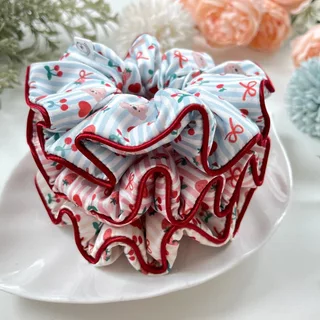 Lamoonist scrunchie • Cherries, bows, and berries