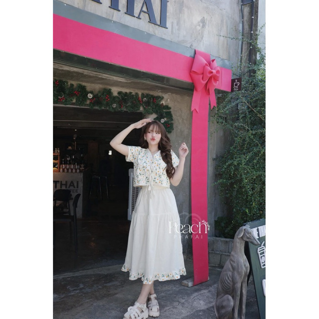 ชุดเซทกระโปรงลายดอก Daisy สีขาวชุดสองชิ้น ร้านPeach phafai