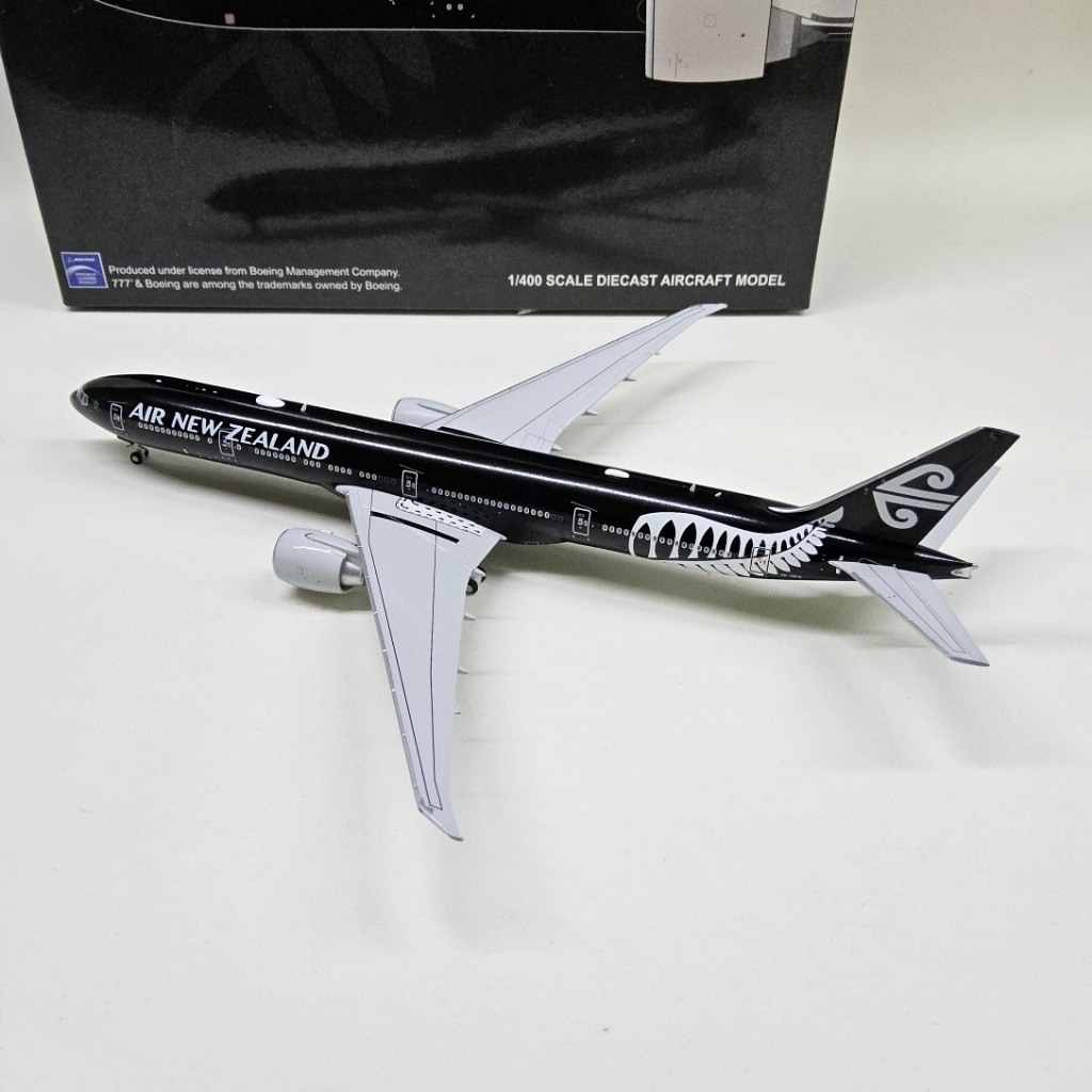 BOEING 777-300ER AIR NEW ZEALAND 1:400 ZK-DKQ (JC WING)