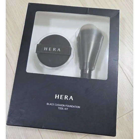 Hera Black Cushion Foundation Tool Kit
