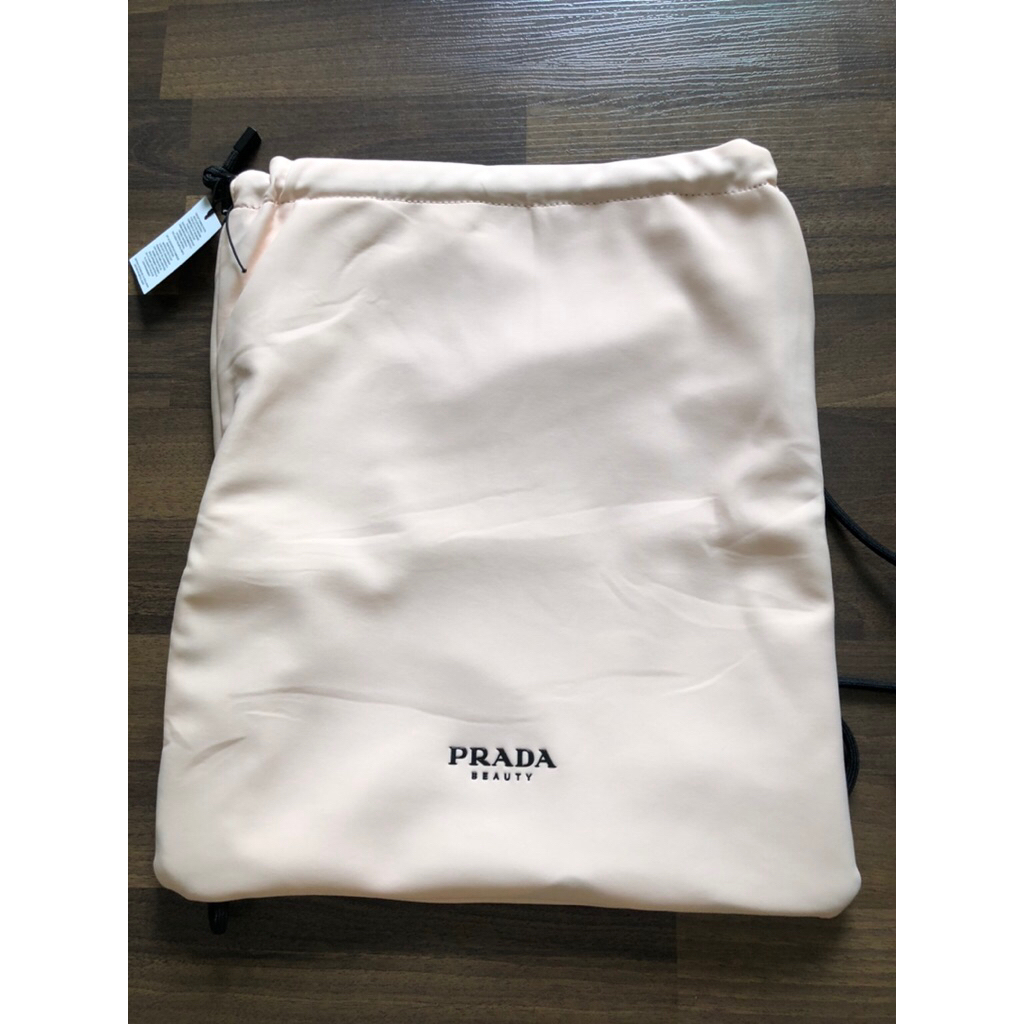 กระเป๋าเป้เครื่องสำอางค์Prada