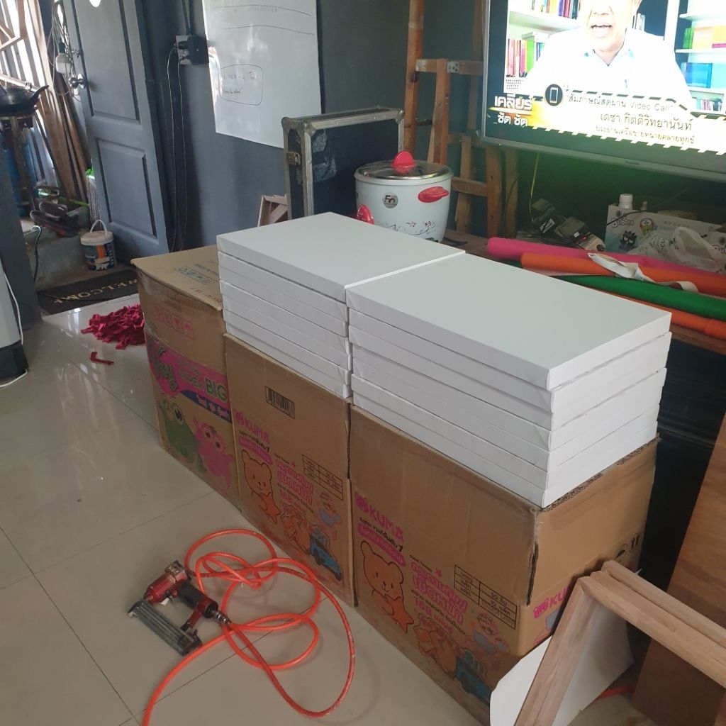เฟรมผ้าใบ canvas ขนาด 30 * 30 เซนติเมตรใช้ผ้าแคนวาสหนา 380 แกรมคุณภาพแตกต่างจากร้านอื่นแน่นอนครับ 85 บาท