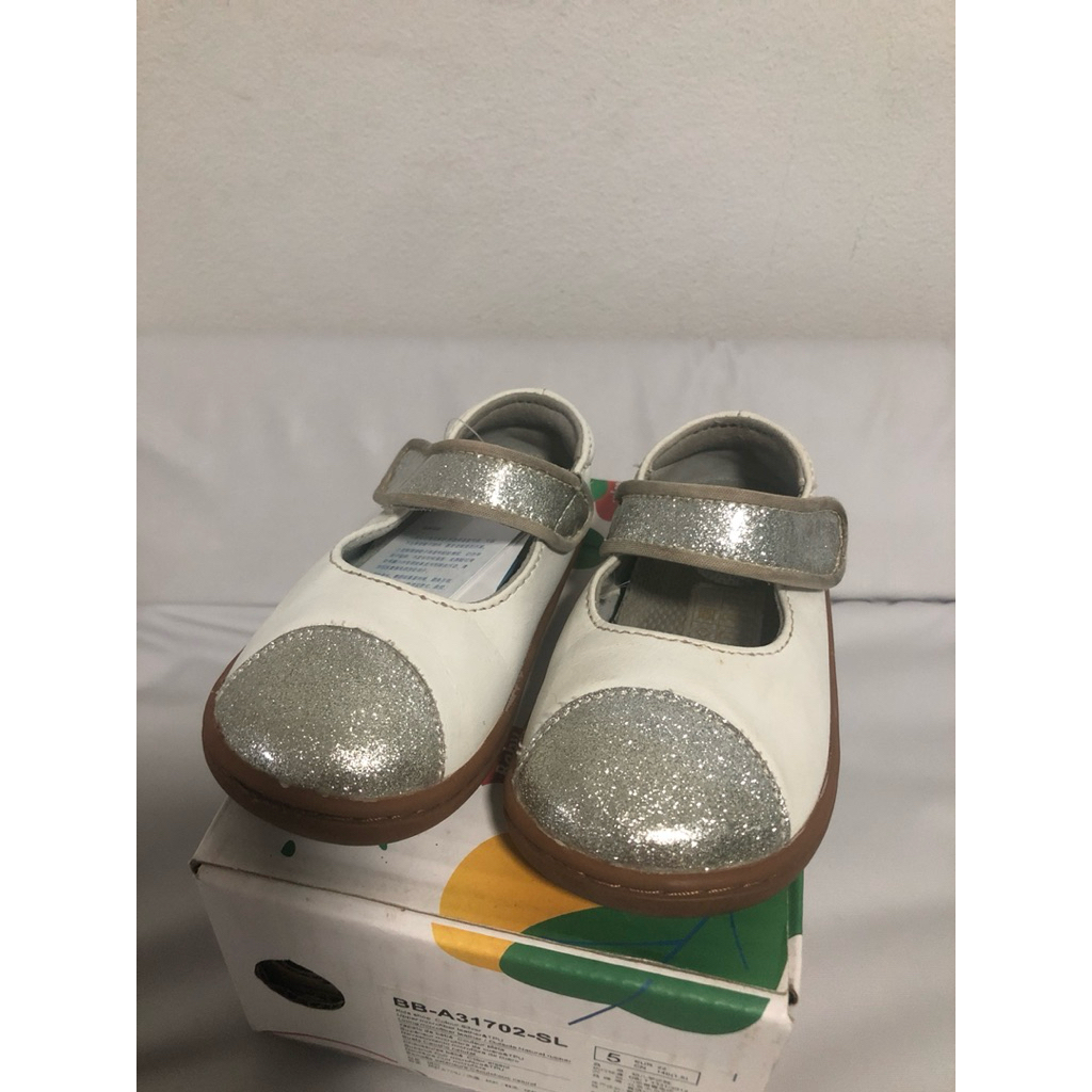 รองเท้า Little Blue Lamb (LBL) ไซส์ 5 มีรอยใช้งานทั่วไป