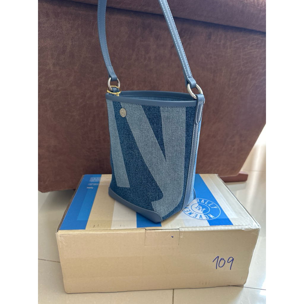 กระเป๋า relly movement mini