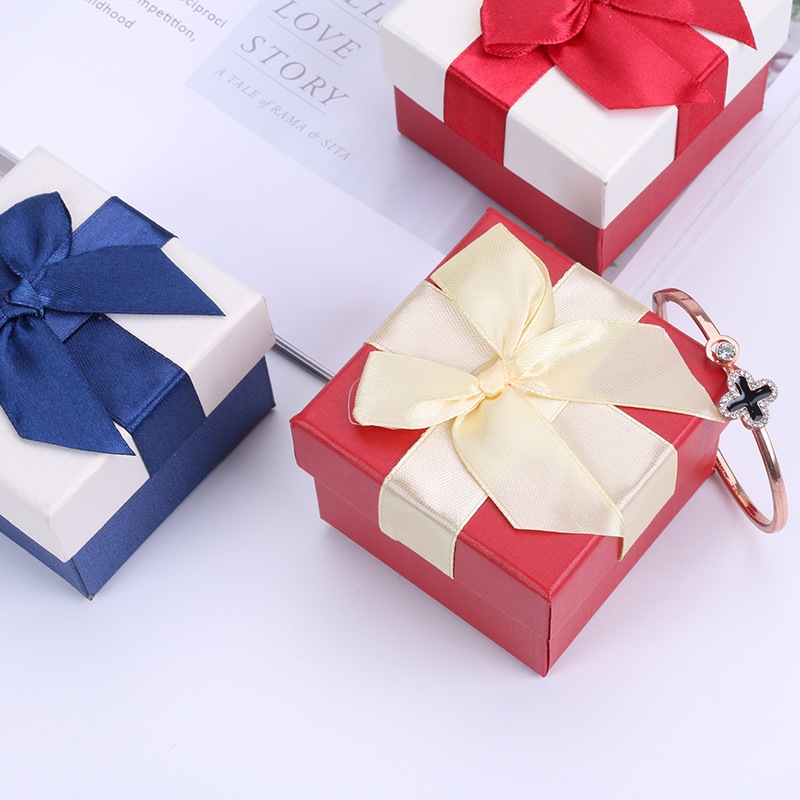 🍍🍍 PK 🍍🍍 กล่อง กล่องกระดาษ เครื่องประดับ ใส่แหวน ใส่สร้อย แบบติดโบว์ กล่องสี่เหลี่ยม  7.3*7.3*3.5 ซม