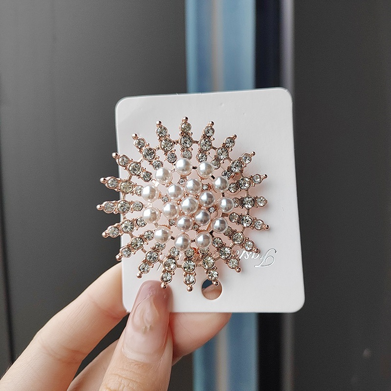 🧚‍♀️พร้อมส่งจ้า🧚‍♀️เข็มกลัดมุกประดับเพชร เครื่องประดับ ใส่กับอะไรก้อสวย ไม่ว่าจะเป็นเสื้อสูท ชุดไทย ชุดราตรี งานสวยมากกก