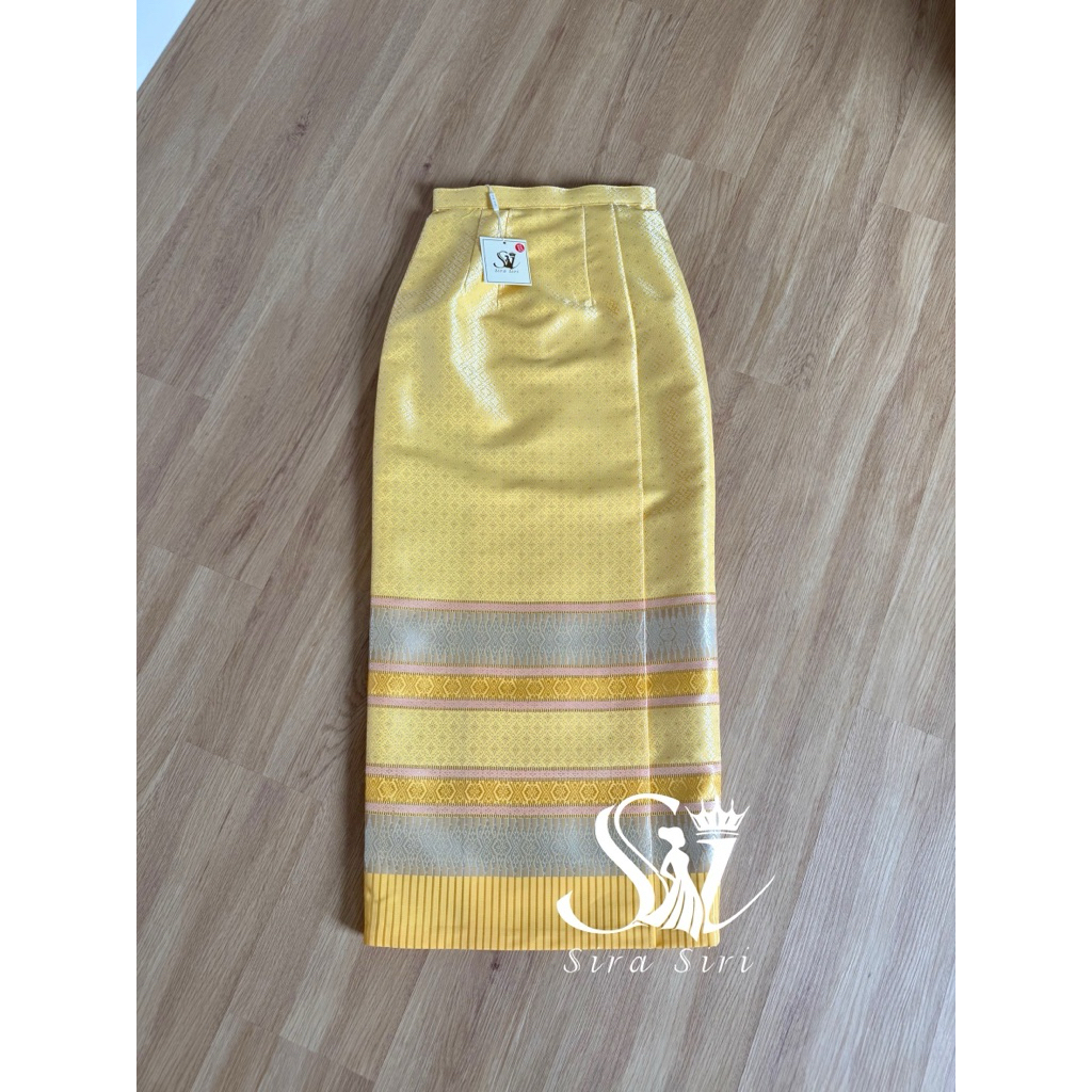 พร้อมส่ง✅สีเหลืองละมุนมาก 💛 ชุดไทยผ้าไหมสีเหลือง Sira Siri ชุดไทยสีเหลือง ชุดผ้าไหมสีเหลือง ชุดไทยวันพ่อ ชุดไทยสีเหลือง - รูปที่ 2