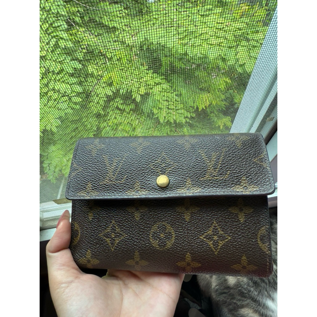 sold กระเป๋าสตางค์ LV แท้ มือสอง (ขายแล้ว)