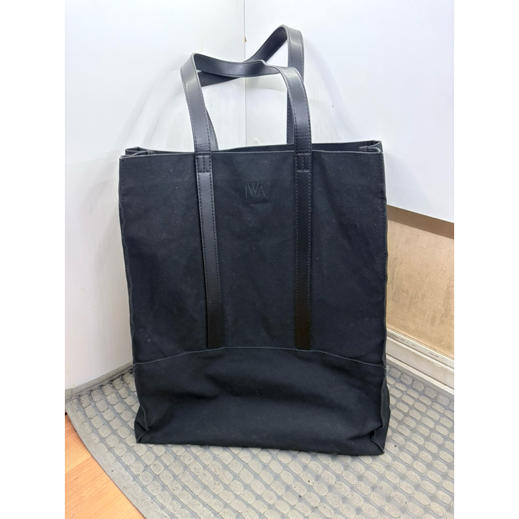 กระเป๋าผ้า Uniqlo Tote Bag (JW Anderson) สีดำ มือสอง