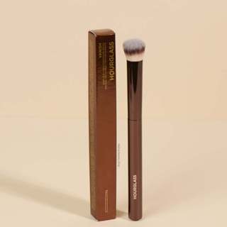 Hourglass Vanish™ Seamless Finish Concealer Brush