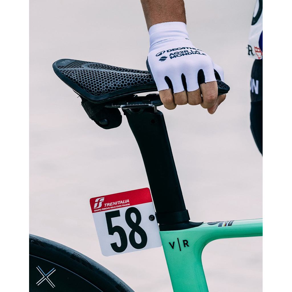 เบาะ/อาน Fizik Vento Antares R1 Adaptive เบาะรุ่นนี้เน้นประสิทธิภาพสูงสุด ด้วยรูปทรงที่ออกแบบมาเพื่อ